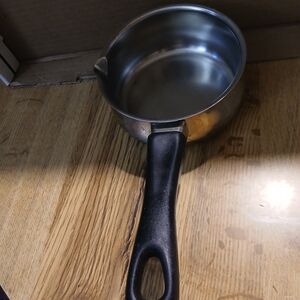 MegaWare France .6 Quart Pourable Pan